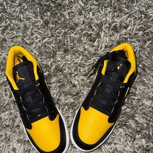Nike Kids Sneakers in Black and Yellow